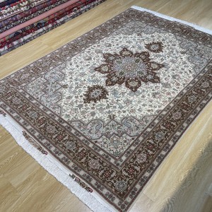 قالیچه ۵۰ رج تبریز طرح هریس