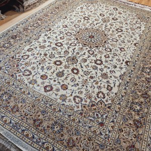 قالی ۹متری کاشان ترنج خورشیدی