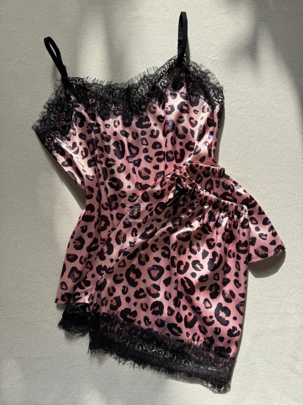 ست تاپ و شلوارک ساتن تور مژه ای کد 59