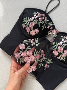 تاپلکس گلدوزی