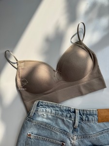 کراپ تاپ و نیم تنه زنانه