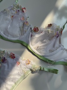 لباس زیر توری گلدوزی