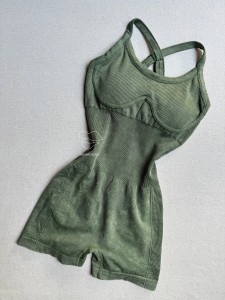 لباس ورزشی زنانه