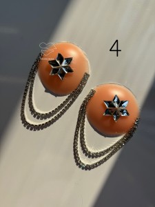 نوک سینه زنانه نگینی