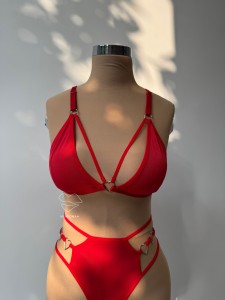 شورت و سوتین قرمز