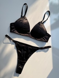 سوتین کاپ مثلثی مشکی ساتن ست