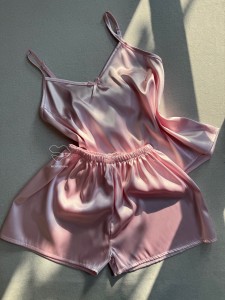 ست ساتن رنگی تاپ و شلوارک  صورتی لایت