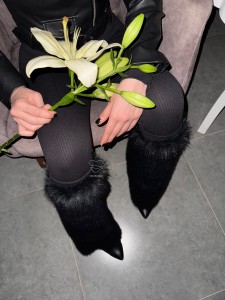 لگ وارمر خزدار با کفش پاشنه