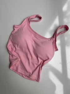 کراپ تاپ صورتی