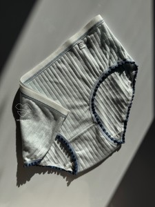 لباس زیر نخی