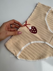 شورت توت فرنگی