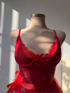 بادی زنانه قرمز