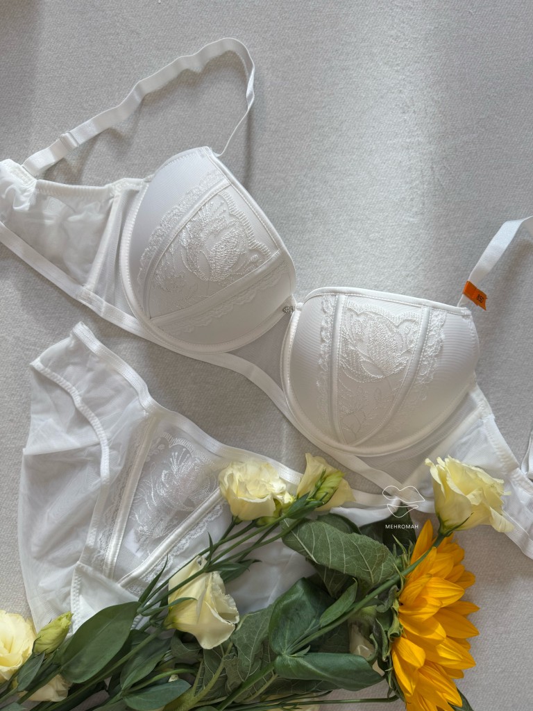 ست شورت و سوتین اسفنجی سفید 