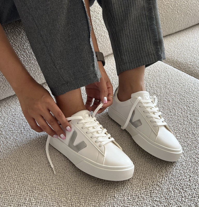 کتونی وی کد047