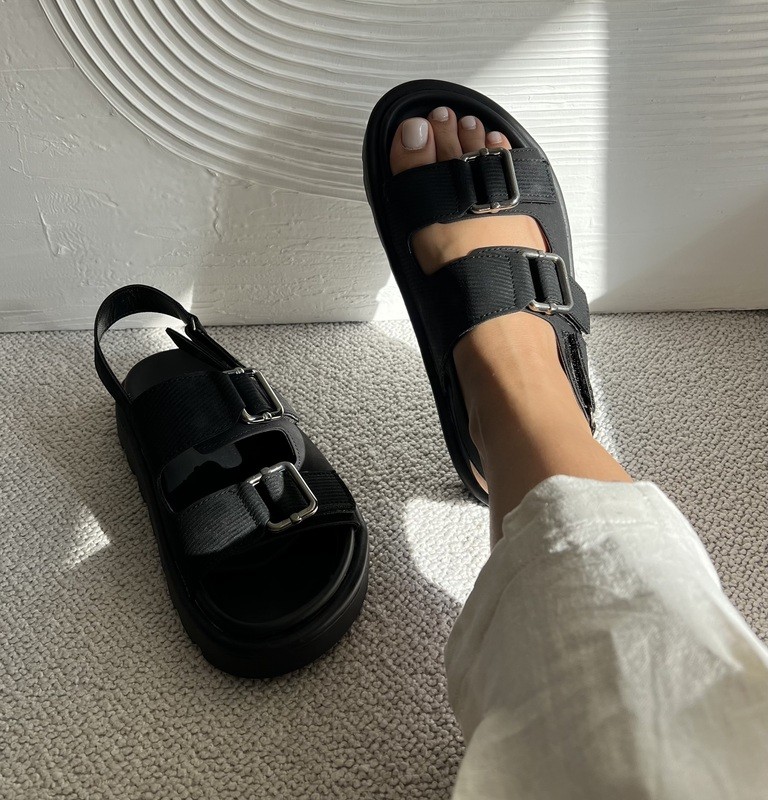 صندل پرادا كد ٠١٦