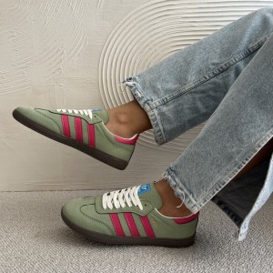 کتونی تی تی کد049