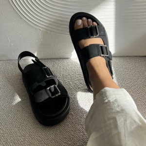 صندل پرادا كد ٠١٦