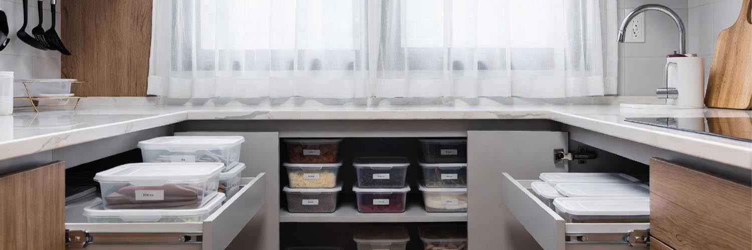 چگونه با لوازم پلاستیکی کاربردی، آشپزخانه‌ای منظم و بهینه بسازیم؟