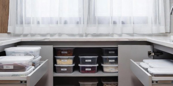 چگونه با لوازم پلاستیکی کاربردی، آشپزخانه‌ای منظم و بهینه بسازیم؟