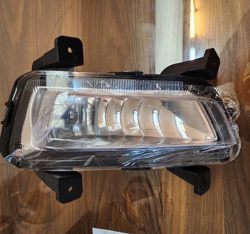 پرژکتور جلو KMC T8