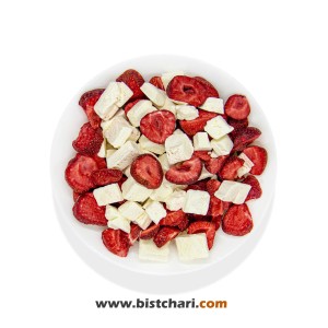 تکه های توت فرنگی و بستنی وانیل برند آف کوک Off Cook