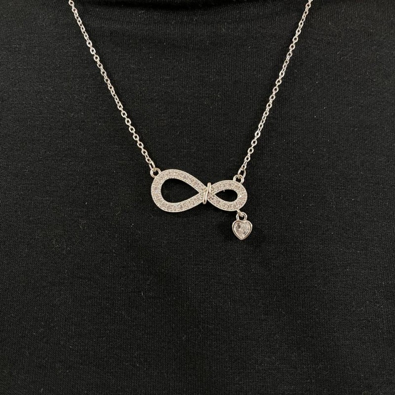 گردنبند زنانه طرح اینفینیتی با آویز قلب و نگین‌های درخشان