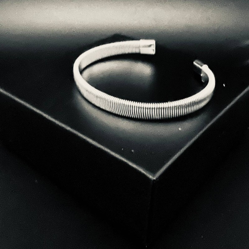 بنگل استیل نقره‌ای مدل فنری | طراحی مدرن و یونیسکس، سبک و مقاوم