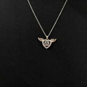 گردنبند قلب بالدار نقره‌ای با سنگ کریستالی