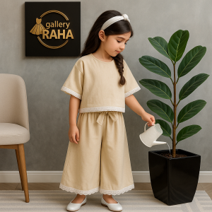 کراپ و دامن‌شلواری لینن دخترانه با گیپور سفید – طراحی تابستانی خاص