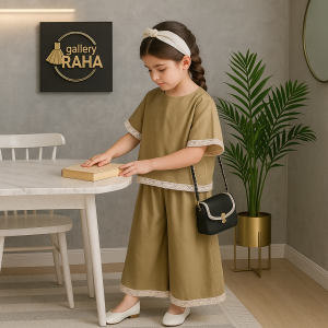کراپ و دامن‌شلواری لینن دخترانه با گیپور سفید – طراحی تابستانی خاص