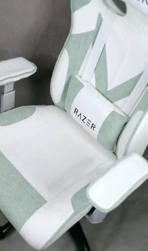 خرید صندلی گیمینگ Razer نسخه  blackTarok Essential