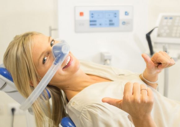 گاز خنده (نیتروز اکسید یا N۲O)