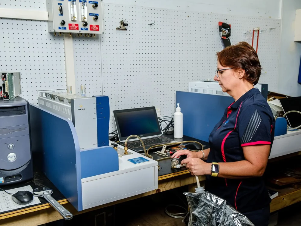 آزمایشگاه کالیبراسیون و آنالیز گاز در کرج