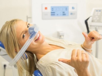 گاز خنده (نیتروز اکسید یا N۲O)