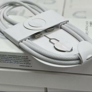 کابل USB-C مدل iPhone 16