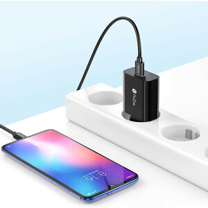 شارژر دیواری پرووان مدل PWC501 به همراه کابل USB-C