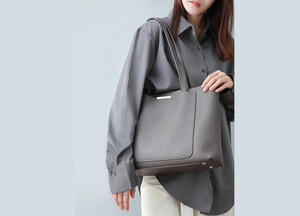 خرید کیف دوشی زنانه با ظرفیت بزرگ new fashion trendy genuine leather women's bag 5180