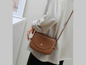 خرید کیف دوشی زنانه Viney small genuine leather crossbody bag women's 2023 7987