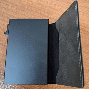 جاکارتی و کیف پول مردانه