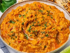 طرز تهیه میرزا قاسمی با روغن زیتون