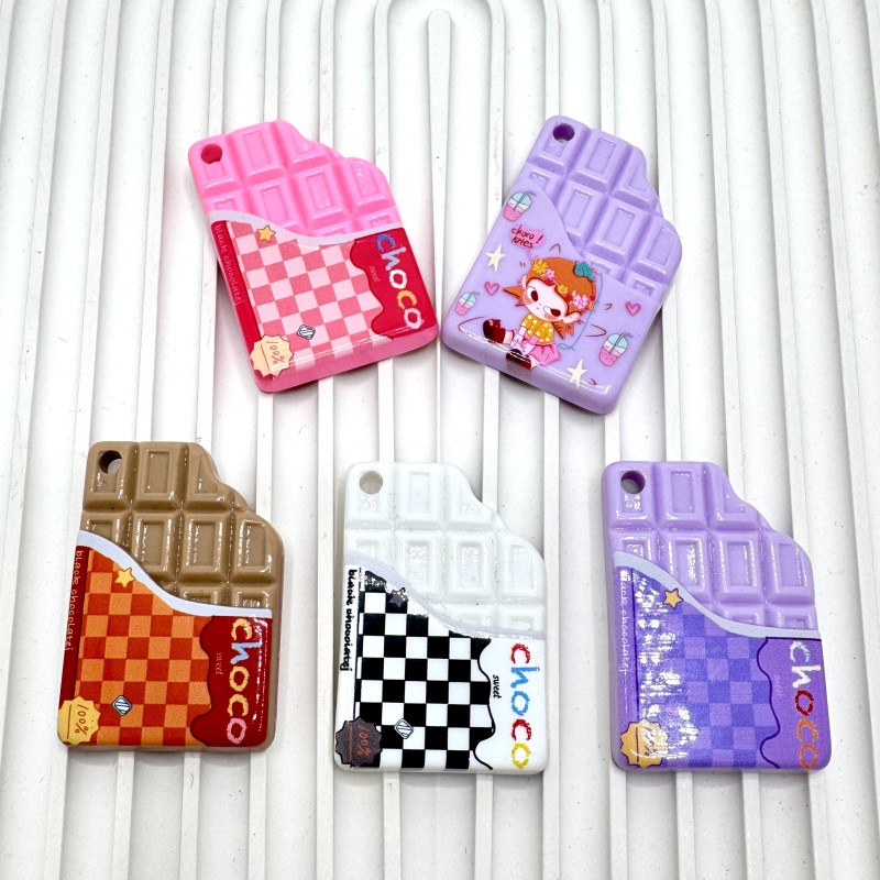 آویز شکلات رنگی