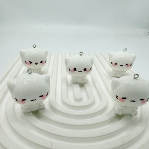 آویز پیشی سفید