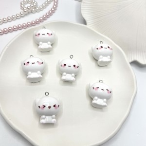 آویز پیشی سفید