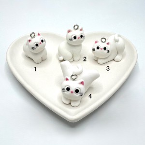 آویز پیشی سفید و مشکی