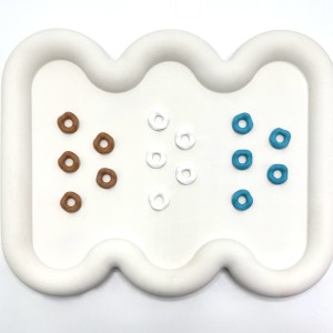 مهره بین کار رنگی