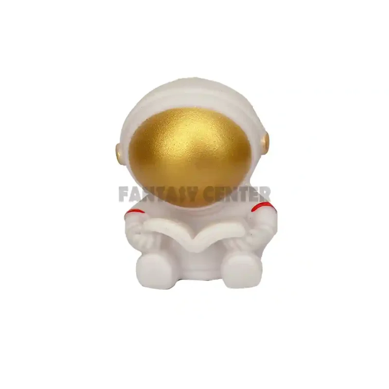 چراغ خواب فانتزی طرح فضانورد کتاب‌خوان