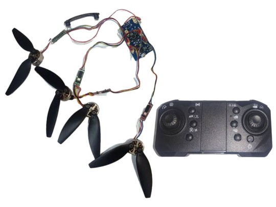 دسته کنترل و برد کوادکوپتر براشلس همراه با موتور و پره