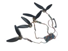 دسته کنترل و برد کوادکوپتر براشلس همراه با موتور و پره و بازو ( استوک)