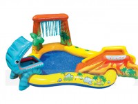 استخر آبی با سر سره