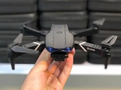 کوادکوپتر E99 k3 pro  با  دو دوربین آنلاین و مجهز به سه سنسور سه طرفه